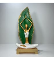 "Rahatlatıcı ve Şık: Yoga Yapan Kız Dekoratif Biblo – Anlamlı Hediye Seçeneği" (Yeşil)
