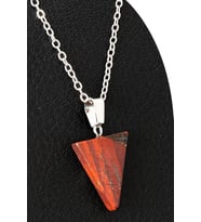 Sertifikalı Piramit Model Kırmızı Jasper Taşı Kolye (Çok Renkli)