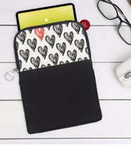 BK Gift Kalpler Tasarımlı Taşınabilir Koruyucu Tablet Kılıfı & Organizer Çanta - Siyah-1