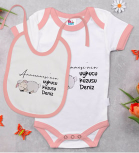 BK Kids Kişiye Özel Anneannesinin Uykucu Kuzusu Tasarımlı Pembe Bebek Body Zıbın ve Mama Önlüğü Hediye Seti