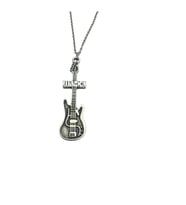 Rammstein Elektro Gitar Figürlü Endüstriyel Metal Kolyesi – Unisex - 60 cm (Gümüş)