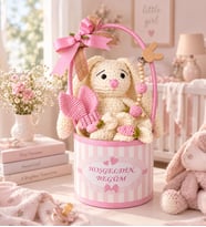 Premium Kişiye Özel İsimli Silindir Hediye Kutusunda Pembe Tavşan Temalı Amigurumi ve Patikli Hoş Geldin Kız Bebek Hediye Seti
