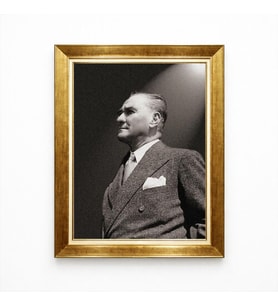 Tablore Atatürk Siyah Beyaz Tablo - Dramatik Işık Efektli Modern Çerçeveli Kanvas - Karizmatik Atatürk Portresi