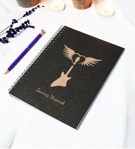 Kişiye Özel Gitar Temalı Siyah Kraft Kapaklı Defter - 45 Yaprak A5 (90 SAYFA) 15x21 Cm