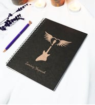 Kişiye Özel Gitar Temalı Siyah Kraft Kapaklı Defter - 45 Yaprak A5 (90 SAYFA) 15x21 Cm