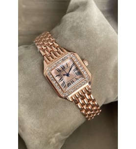 Minimal Saat Kutulu Kare Ekran Metal Kordonlu Zirkon Taşlı Rose Gold Renk Kadın Kol Saati Özel Günler İçin Hanıma Kadına Arkadasa Dosta Flörte Sevgiliye Anneye Ablaya Kardese Yakınınıza Sürpriz Kol Saati Hediyesi Doğum Günü Yıldonumu