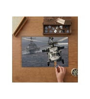 Denizin Üstünde Askeri Helikopterler Tasarımı 240 parça Ahşap Puzzle Ahşap Kutuda MP01434