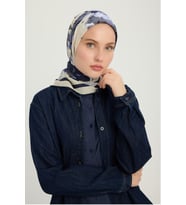 Schaless Özgür Fırçalar - Nar Çiçeği - Vierra Desenli Viskon Eşarp - 90x90 Cm (Mor)