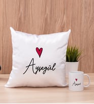 Kişiye Özel İsim Yazılı Minik Kalpli Kare Yastık ve Beyaz Kupa