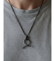 El yapımı dövme demir kolye (Metal)