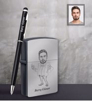 Kişiye Özel Öğretmen Karikatürlü Siyah Çakmak Kalem Hediye Seti Bay-18 (Model 1)