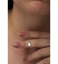 925 Ayar Gümüş Gold Kaplama Beyaz Opal Taşlı Damla Kolye