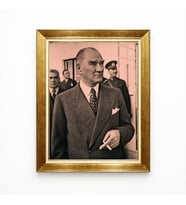 Tablore Atatürk Karizmatik Poz Siyah Beyaz Nostaljik Tablo Altın Çerçeveli