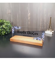 Kişiye Özel Modern Çiçek Tasarımlı Masa İsimliği