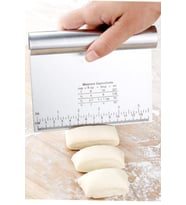 Paslanmaz Çelik  Hamur Kesici, Kazıyıcı ve Porsiyonlayıcı , Ölçülü 14.5 CM Saplı Masterchef Spatula