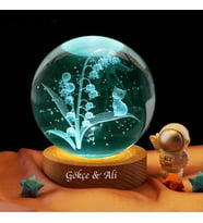 İsme Özel Işıklı Ahşap Kaideli Sevimli Kedi Cam Küre 8cm*6cm