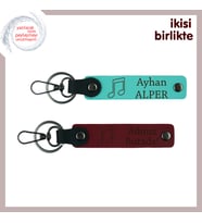 Nota Deseniyle Aşkı Anlatan Hediye, İsimli Deri Anahtarlık Takımı, Turkuaz-Bordo