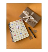Süresiz Günlük Ajanda  Çilek ve Çiçek Desenli Spiral Planlayıcı Defter (Sarı)