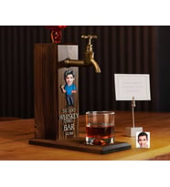 BK Gift Kişiye Özel Kabartma Karikatürlü İsimli Musluklu Ahşap Viski Standı, Viski Çeşmesi, Doğum Günü Hediyesi, Ev Hediyesi, İçecek Dispenseri-10