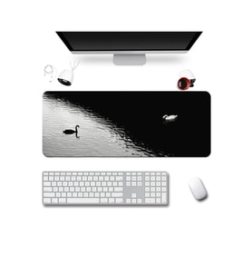 SonicTouch Klavye Mousepad 40x90cm Dikişsiz Pürüzsüz Sıvı Geçirmez Kaymaz Taban Kuğuların Dengesi