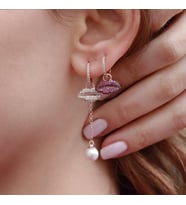 Zirkon Taşlı Dudak Figürlü Rose Gold Kaplama İncili Gümüş Küpe