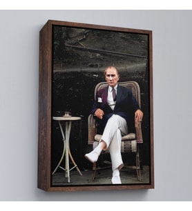 Çerçeveli Mustafa Kemal Atatürk'ün Sandalyede Oturan Tablosu (Altın)