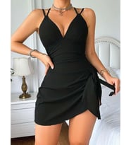 ÖzelŞık Tasarım Siyah Göğüs Dekolteli Yandan Bağlamalı Mini Club Elbisesi