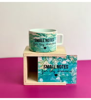 Small Notes Tasarımlı Kutulu Kupa