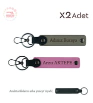 Öğretmene Yılbaşı Armağanı, İsimli & Soyisimli 2’li Anahtarlık Seti, Kül Gri-Pembe-Siyah