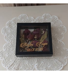 20x20x5 cm Siyah İsimli Anı Çerçevesi! Yeni Moda Çiçek Anı Çerçevesi!