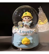 Lovely Kız Figürlü Temalı Işıklı Müzikli Püskürtmeli Büyük Boy Kar Küresi (Sarı)