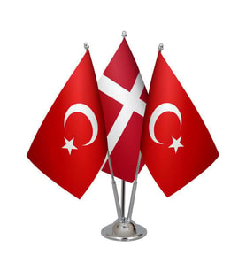 Masa Üstü Danimarka Bayrağı Türk Bayrağı Üçlü Krom Direk Masa Bayrak Seti