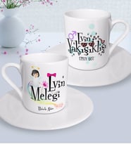 BK Gift Kişiye Özel Anneler Günü Temalı Evin Meleği ve Evin Yakışıklısı Tasarımlı İkili Türk Kahvesi Fincanı Seti-1 (Beyaz)