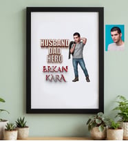 Kişiye Özel Karikatürlü Babaya Hediye Husband Dad Hero Siyah Çerçeve Babalar Günü Hediyesi