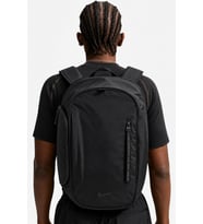 Nike Sportswear Commute Backpack 25L Sırt Destekli Çok Gözlü 25 litre Sırt Çantası Siyah