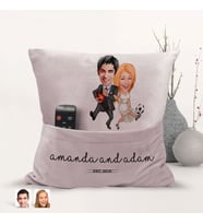 BK Gift Kişiye Özel Sevgililer Karikatür Tasarımlı Organizer Kumanda ve Atıştırmalık Cepli Pembe Kırlent Yastık-15 Arkadaşa Hediye, Cepli Yastık