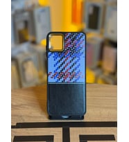 Samsung A04 Uyumlu Piksel Desenli ve Deri Detaylı Premium Stil Kılıf (Siyah)