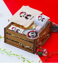 Sevimli Panda Yılbaşı , Yeni Yıl Hediye Seti Kar Küresi , Kupa , Mum , Makyaj Çantası , Magnet