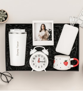 Kişiye Özel Fotoğraflı Çerçeve,Masa Saati,Powerbank,Çilek Fincan Ve Termos Hediye Seti (Beyaz)