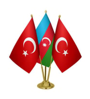 Masa Üstü Azerbaycan Bayrağı Türk Bayrağı Üçlü Pirinç Direk Masa Bayrak Seti
