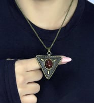 Doğal Taş Akik Doğal Taşlı Üçgen Model Antik Kadın Kolye euk41a (Kırmızı)