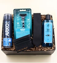 Kişiye Özel Siyah Kartlık & Siyah Kravat & Arko Men Tıraş Köpüğü & Tıraş Bıçağı & 270ml Rebul Aqua Erkek Kolonya Hediye Seti