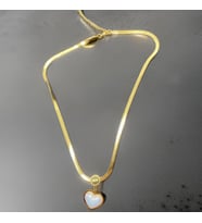 İnci Detaylı Kalp Model Gold Renk 316L Antialerjik Çelik Kadın Kolye