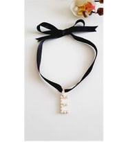 E HARF TARZ İNCİLİ KURDELA CHOKER KOLYE