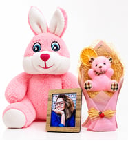 Kişiye Özel Fotoğraflı Pembe Peluş Ayıcık Buketi ve Sevimli Peluş Tavşan Hediye Seti