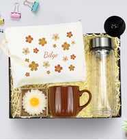 Kişiye Özel Tasarım Bez El Çantası & Derece Göstergeli Çift Cidarlı 300ml Cam Matara & Kupa & Kraft Kutulu Mum Hediye Seti
