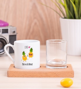 Kişiye Özel Sevimli Ananaslar Ahşap Sunumlu Kahve Fincanı
