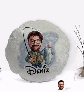 BK Gift Kişiye Özel İsimli Erkek Balıkçı Karikatürlü Yuvarlak Dekoratif Kırlent Yastık-1