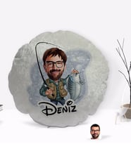 BK Gift Kişiye Özel İsimli Erkek Balıkçı Karikatürlü Yuvarlak Dekoratif Kırlent Yastık-1