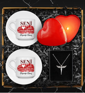 Sevgililer Gününe Özel Tasarım Kişiye Özel İkili Fincan Seti & Zirkon Taşlı Melek Kolye & Metal Kapak Kalp Mum Hediye Seti
